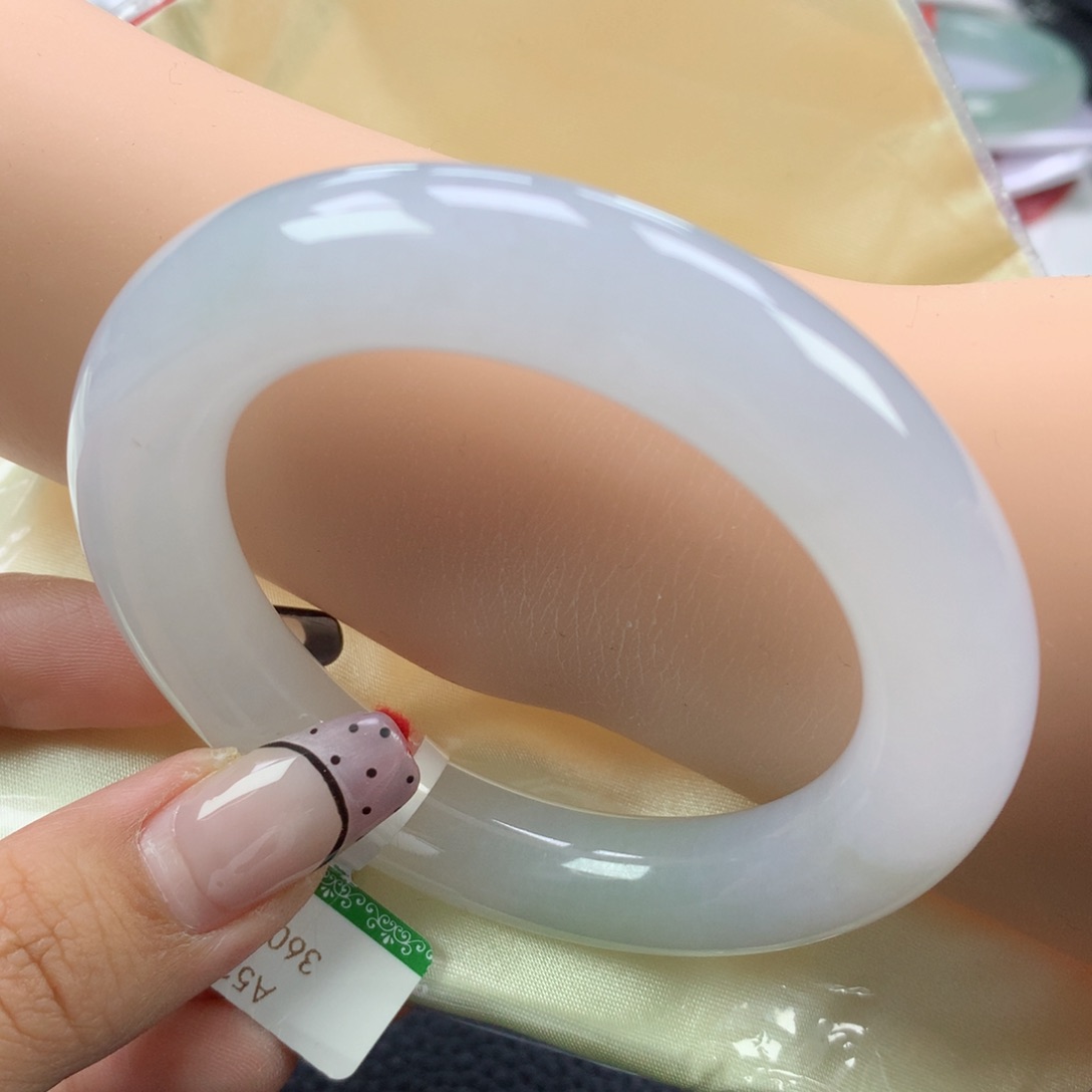 翡翠手镯未镶嵌53.8圆