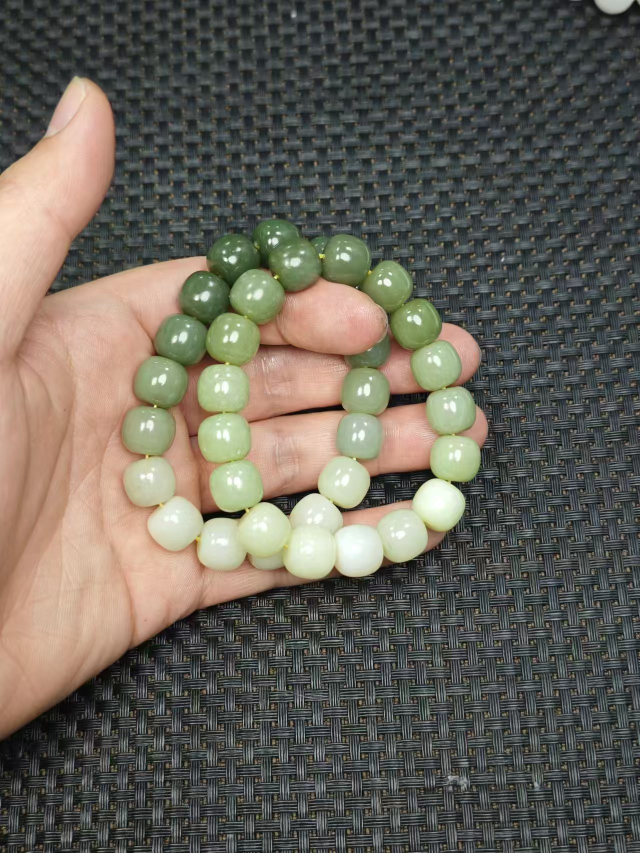 天然和田玉老料渐变手串油润细腻2.13清货2多样性拍一发一