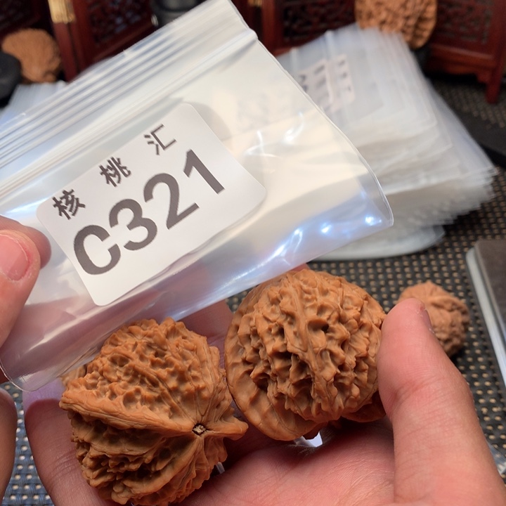 四***儿吊坠文玩核桃龙莲