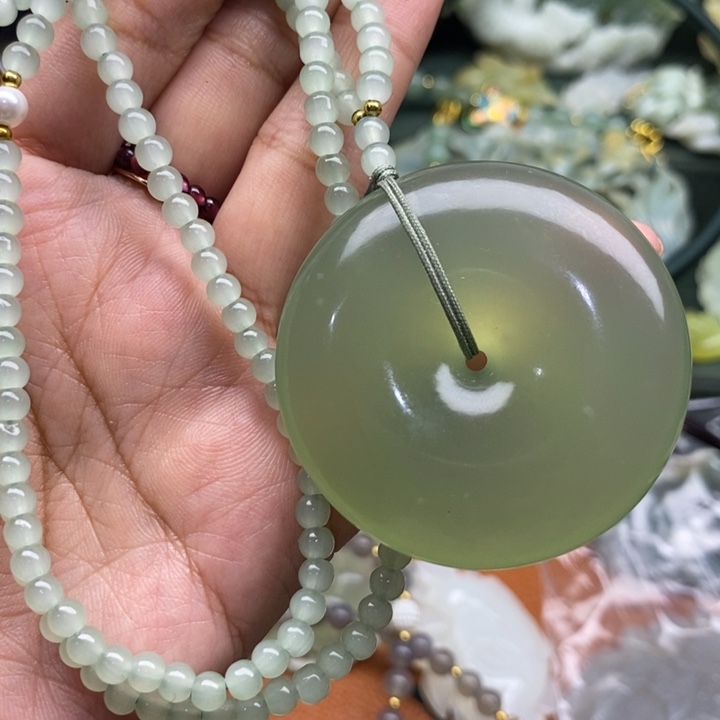 蛇纹石玉未镶嵌吊坠