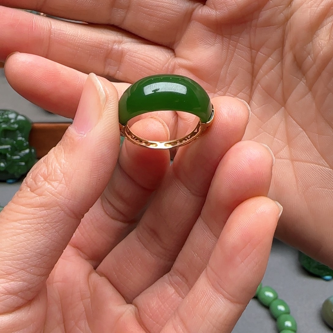 18K金镶嵌和田玉挂件