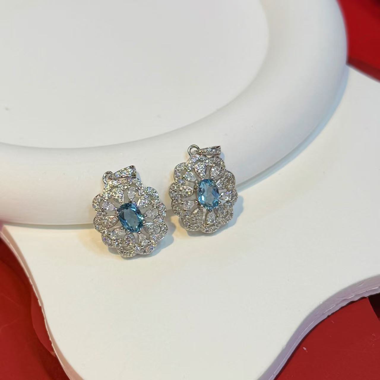 S925银镶嵌托帕石旦面雪花吊坠（多样性发其一）HNZ14903