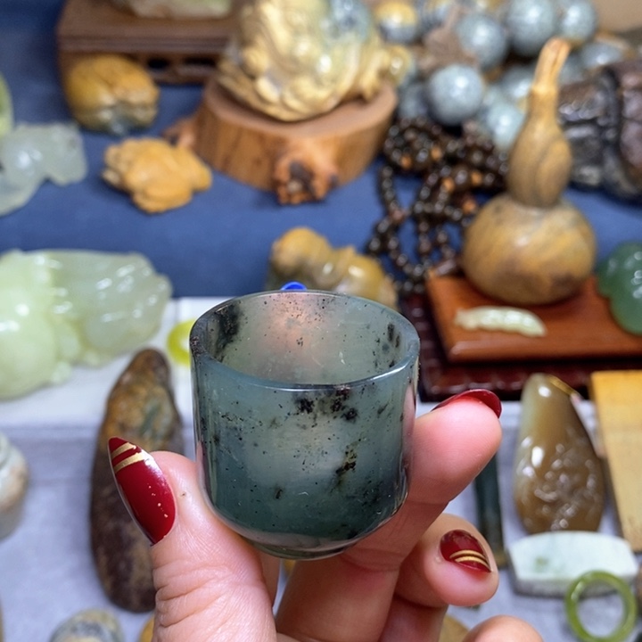 蛇纹石玉岫玉杯未镶嵌