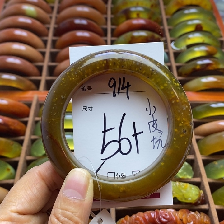 蛇纹石玉手镯未镶嵌