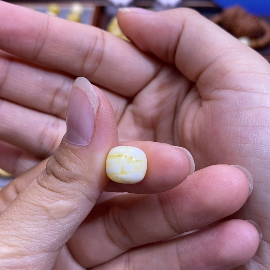 琥珀未镶嵌珠宝奇石10.9