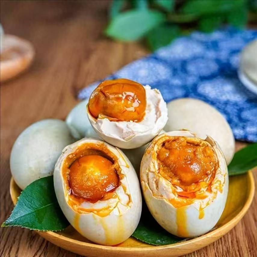 农村河套咸鸭蛋口感细腻