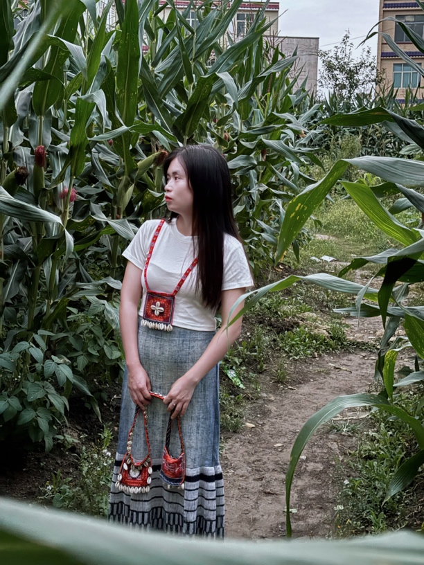 荆楚绣集·苗族原装双面刺绣小背牌