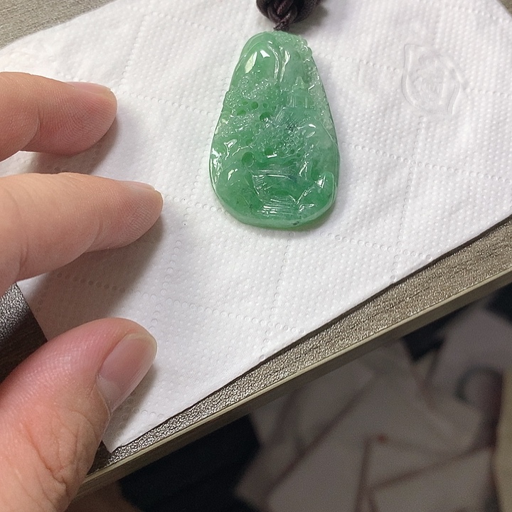 翡翠未镶嵌颈饰山水牌