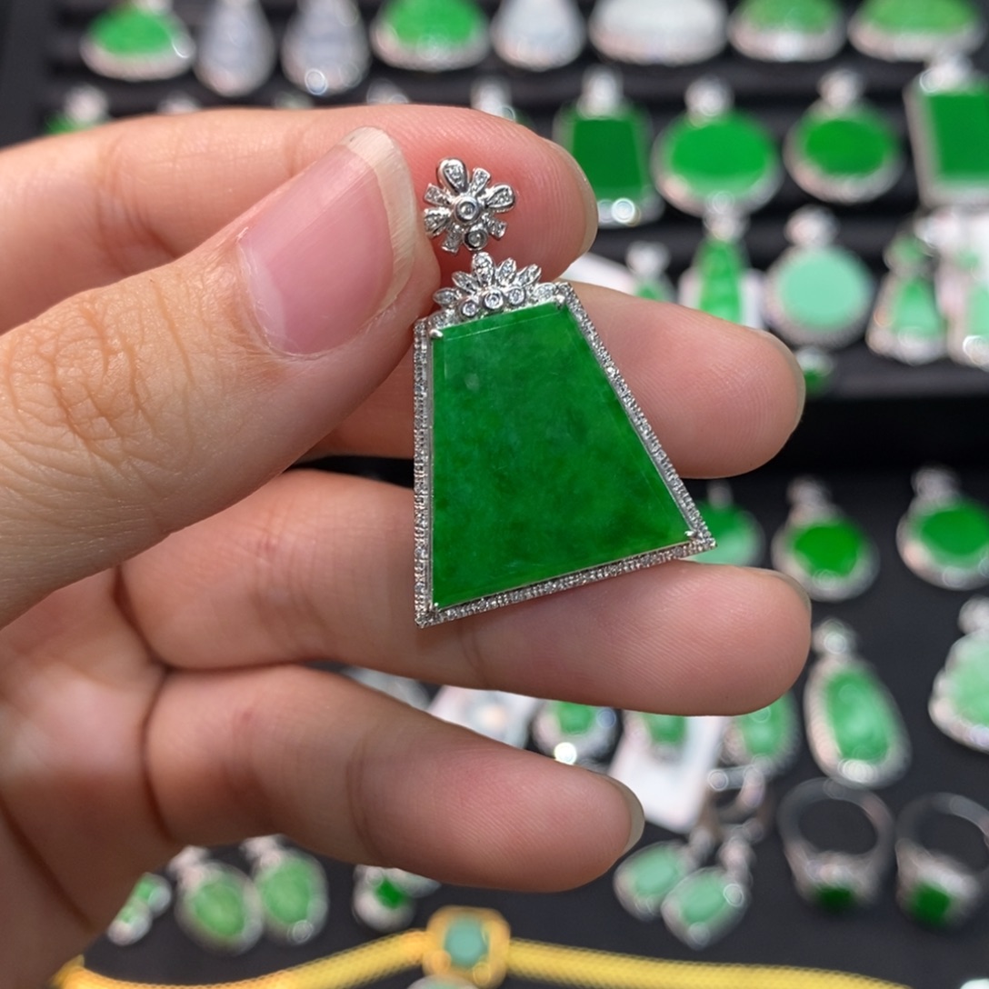 翡翠18K金镶嵌吊坠(不含链)