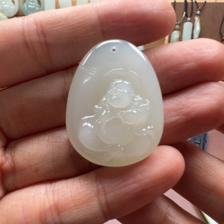 和田玉未镶嵌颈饰且末佛