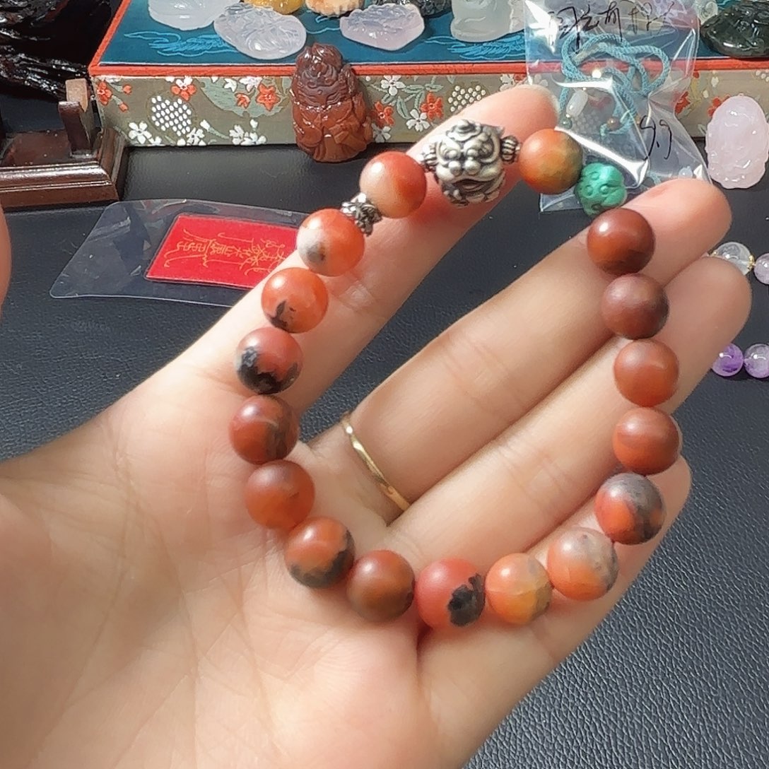 勾***√水晶手链未镶嵌南红手串