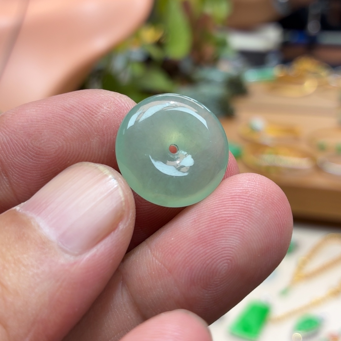 翡翠未镶嵌颈饰挂件