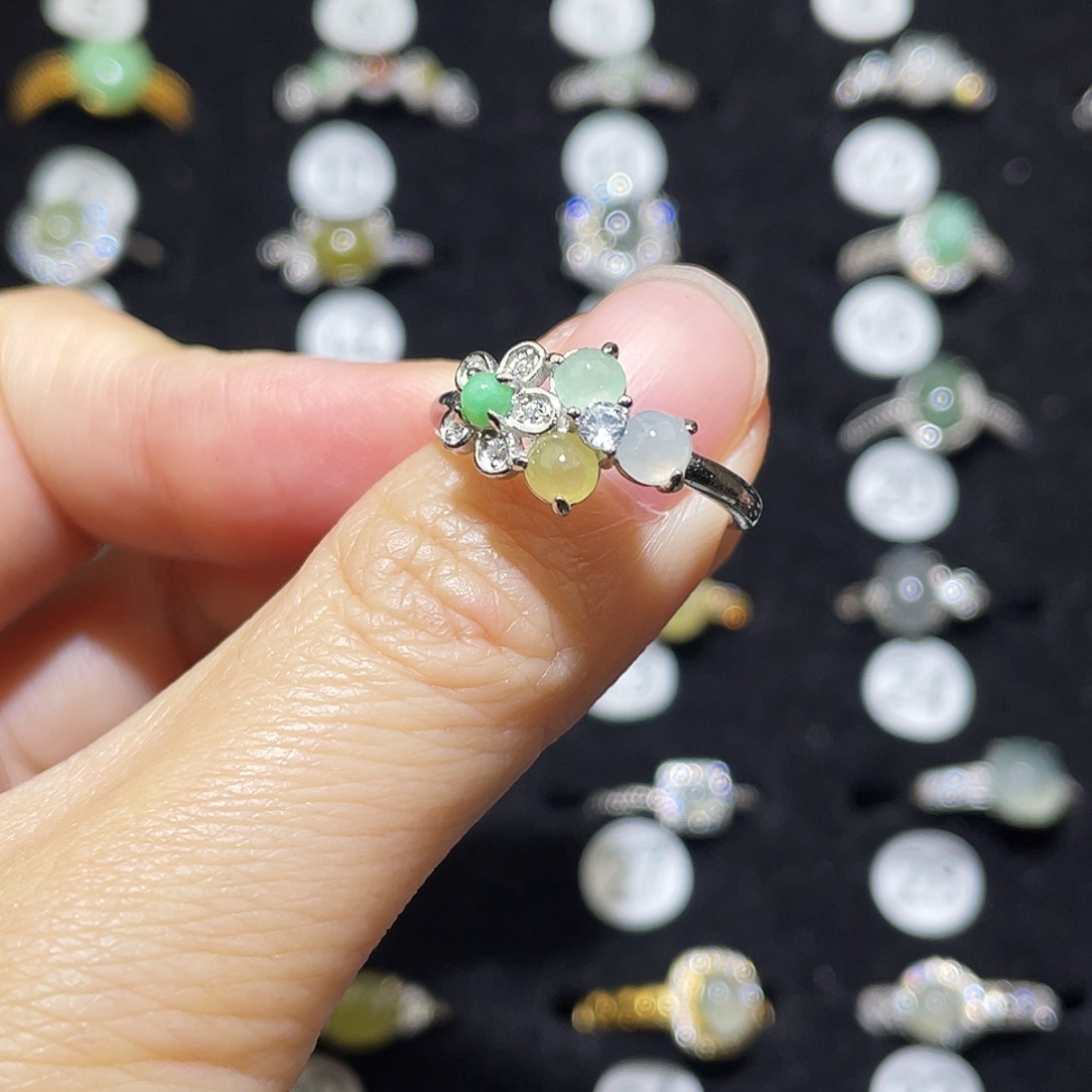 翡翠未镶嵌戒指戒指