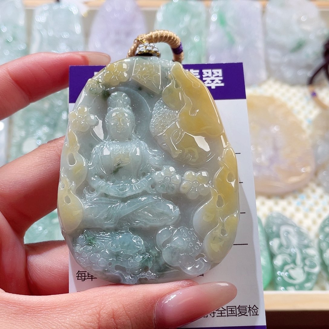 翡翠未镶嵌颈饰文殊