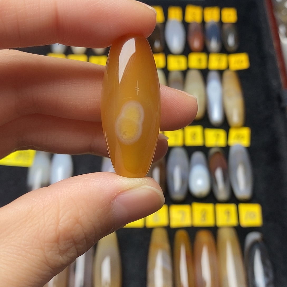 若***芷玛瑙/玉髓未镶嵌颈饰