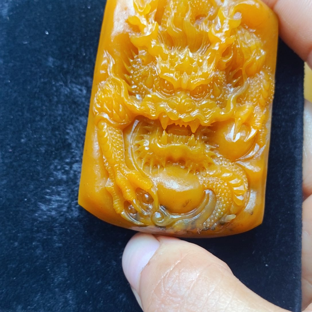 石英质玉（黄龙玉）未镶嵌颈饰