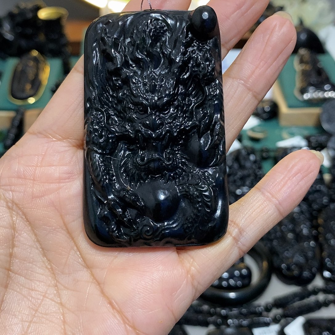 J***n蛇纹石玉未镶嵌颈饰