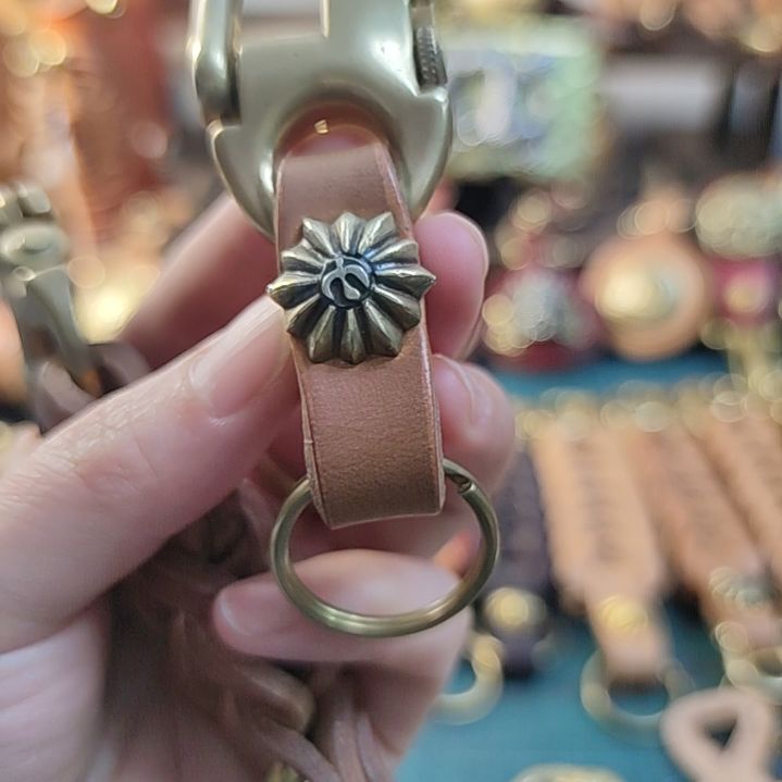 衣***悔海军钩鹰花钥匙扣