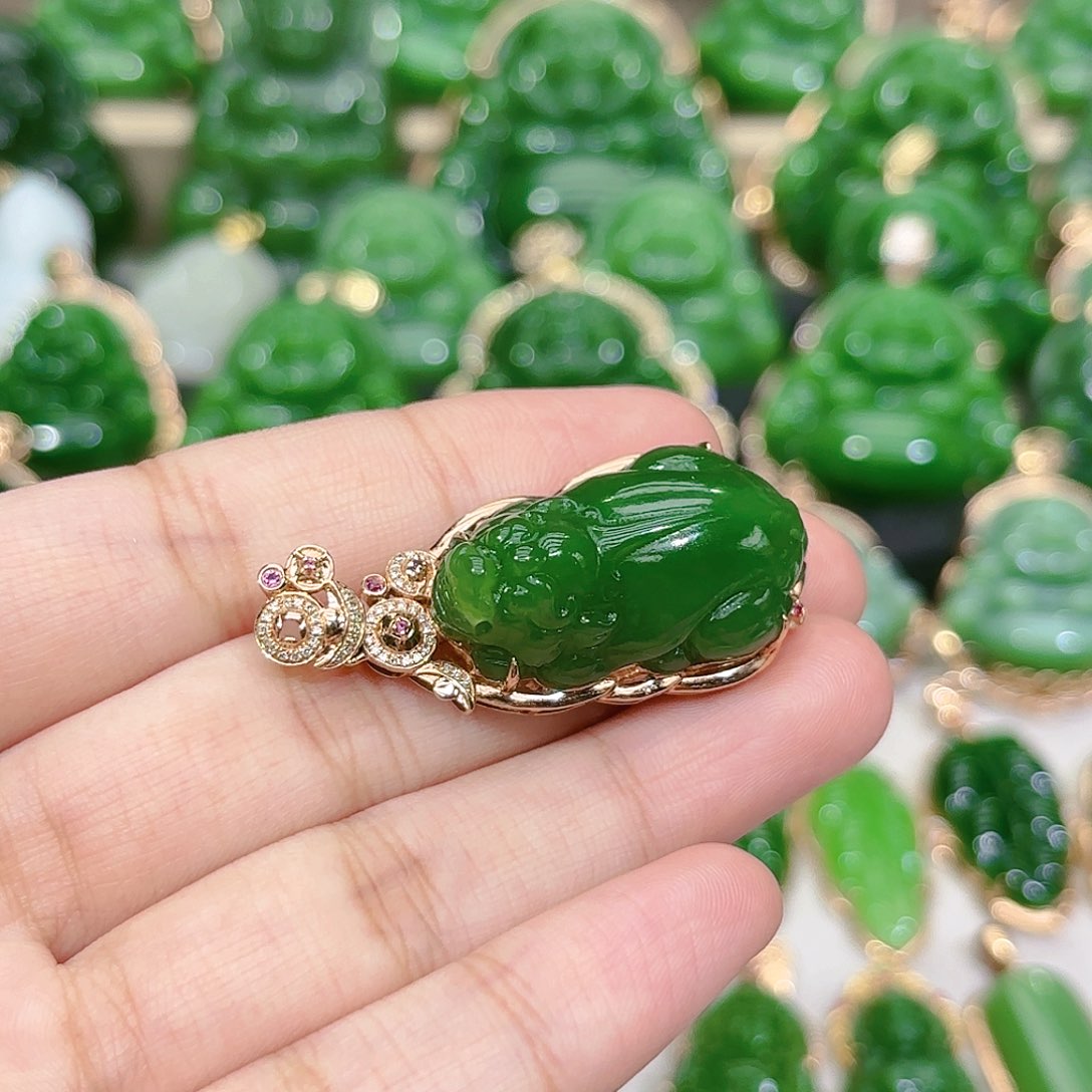 和田玉（碧玉）颈饰18K金镶嵌