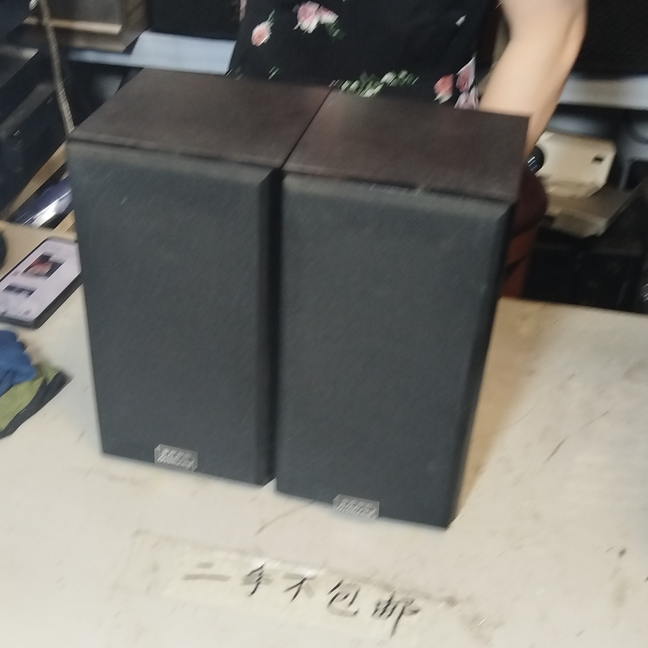 8新  齐声小音响一对，不包邮费，不支持七天无理由退货