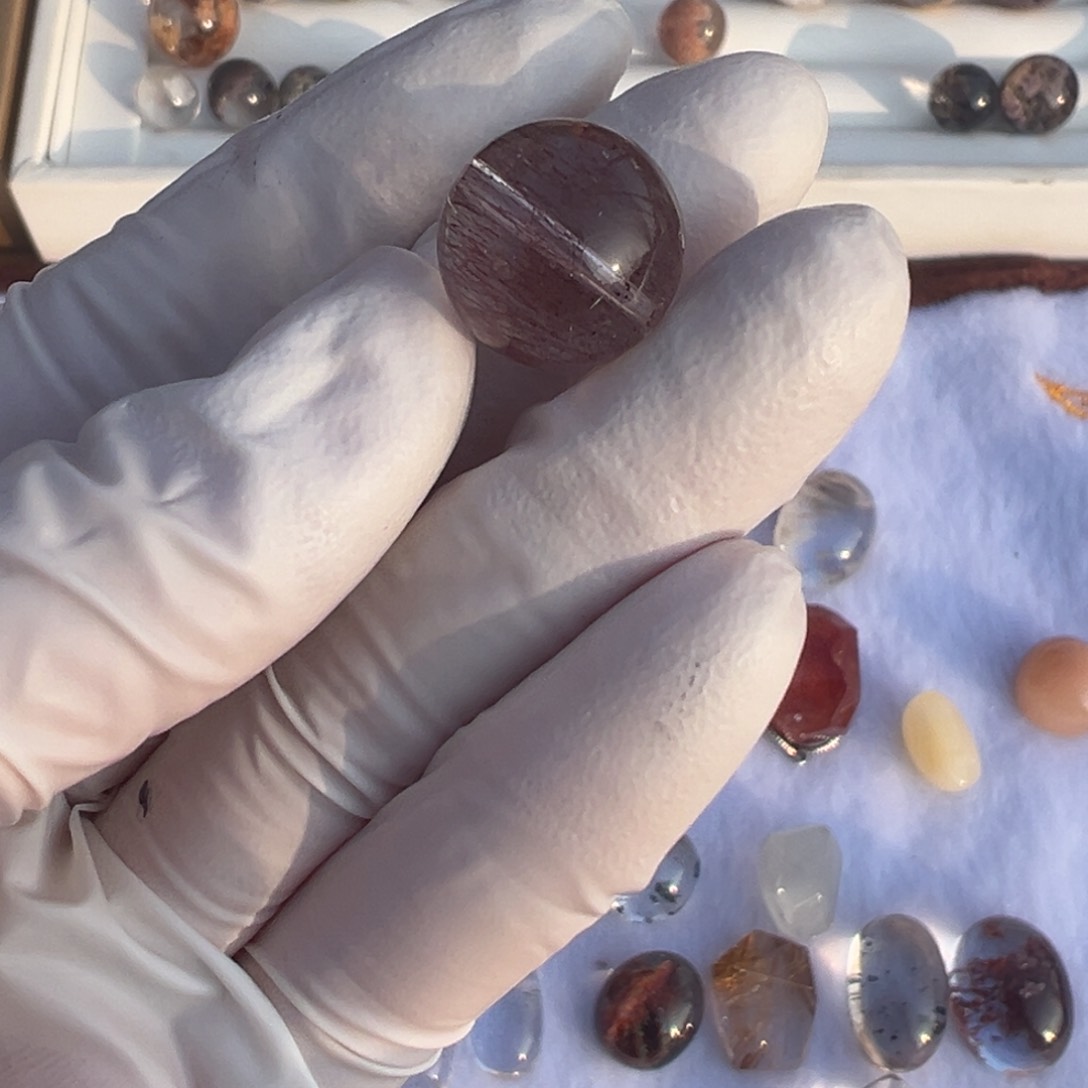 水晶红超七13.9mm单珠不退换未镶嵌这****字