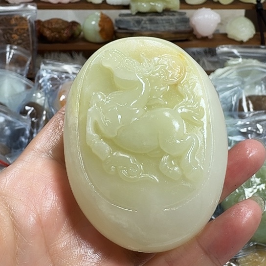 族***亚砖雕石头手把件石头手把件