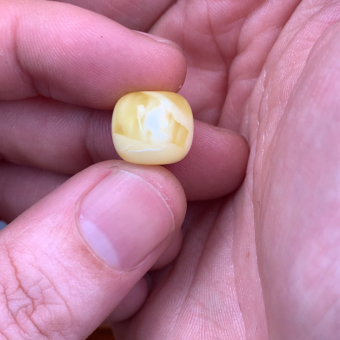 琥珀裸石未镶嵌欧*蜜蜡