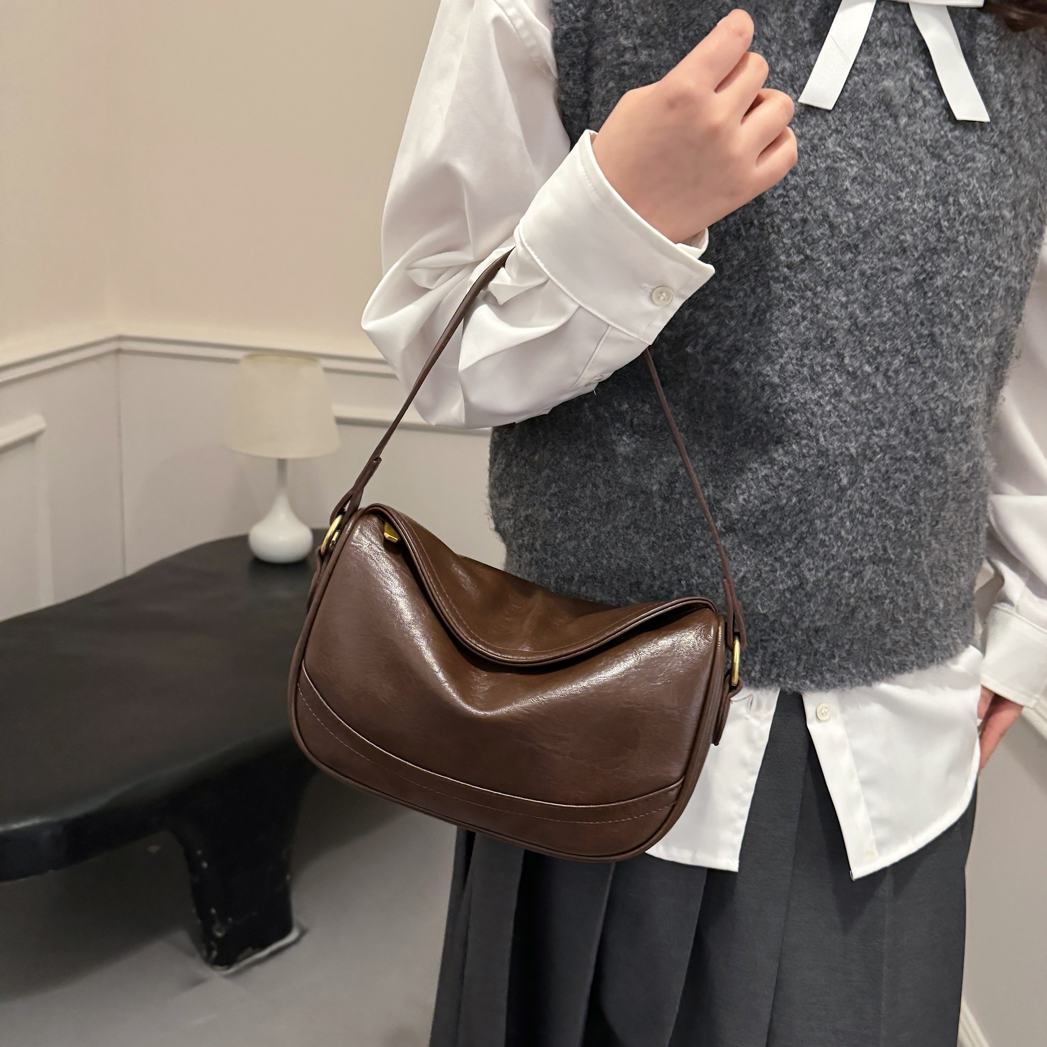 秋冬季复古包包2025新款通勤女包爆款斜挎包单肩腋下包饺子包725