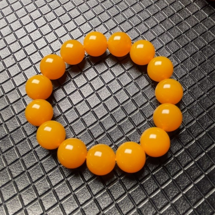 未镶嵌石英质玉（黄龙玉）颈饰