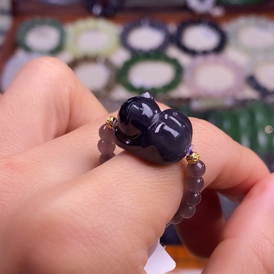 颈饰未镶嵌和田玉浓烟紫趴趴猫戒指