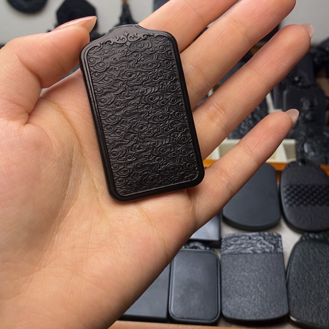 成***站和田玉未镶嵌颈饰