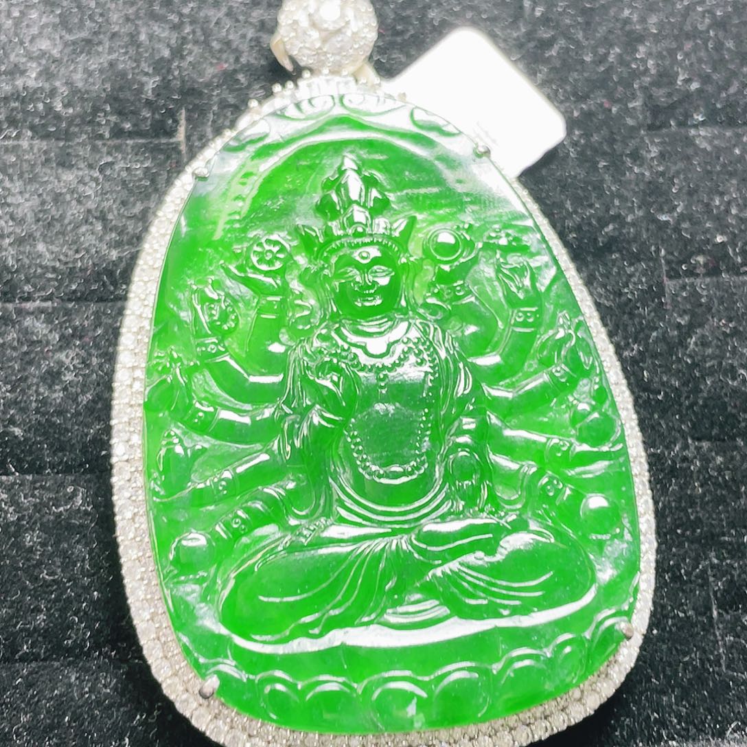 翡翠未镶嵌颈饰50