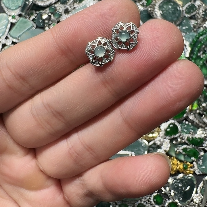 翡翠未镶嵌颈饰天然A货翡翠放漏