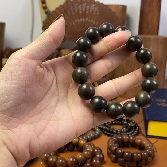 老山檀香微瑕疵阴沉1.5手串