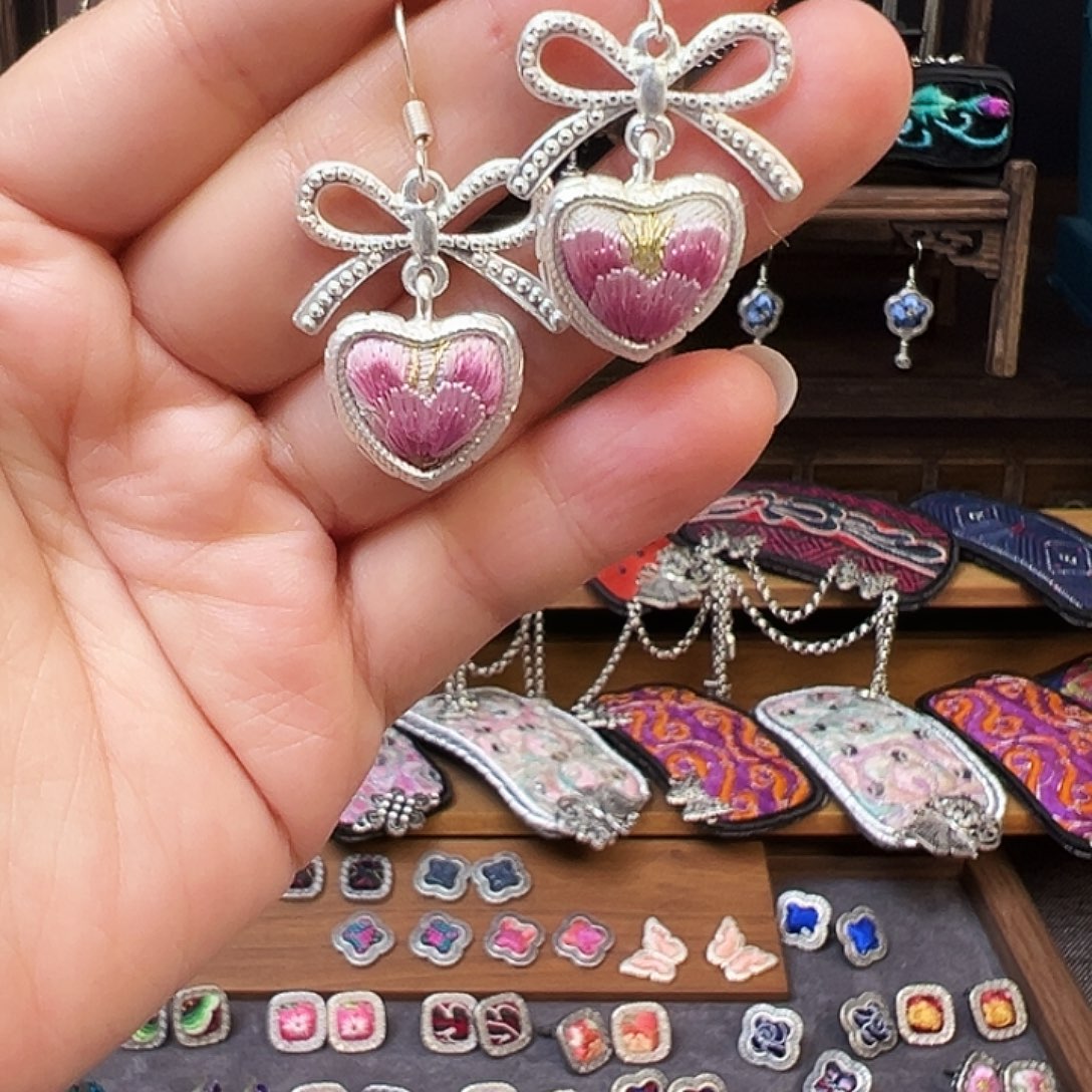 高***）织绣手工刺绣工艺品