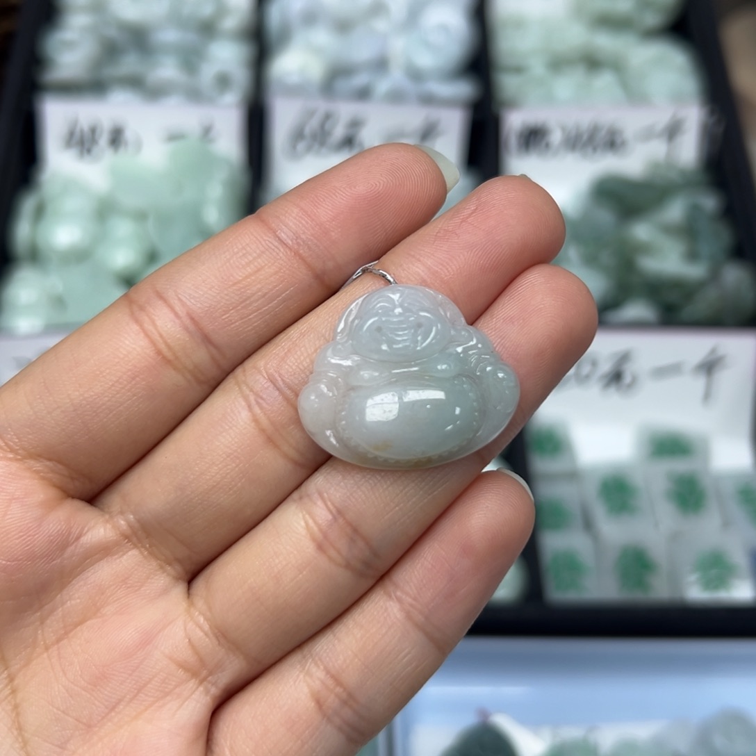翡翠颈饰未镶嵌佛公