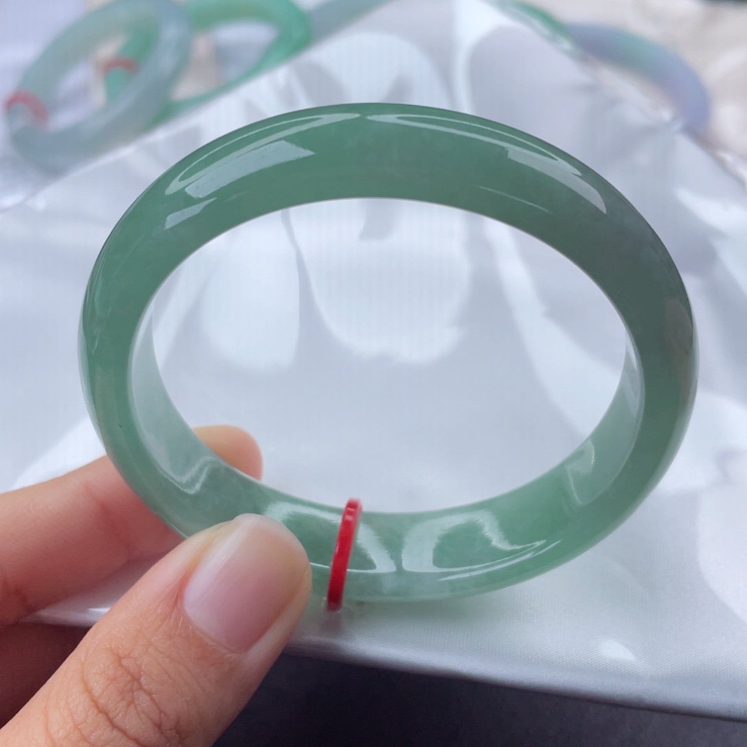 翡翠手镯（贵妃镯）未镶嵌