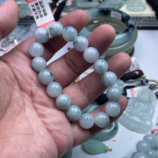 子***王颈饰未镶嵌翡翠挂件