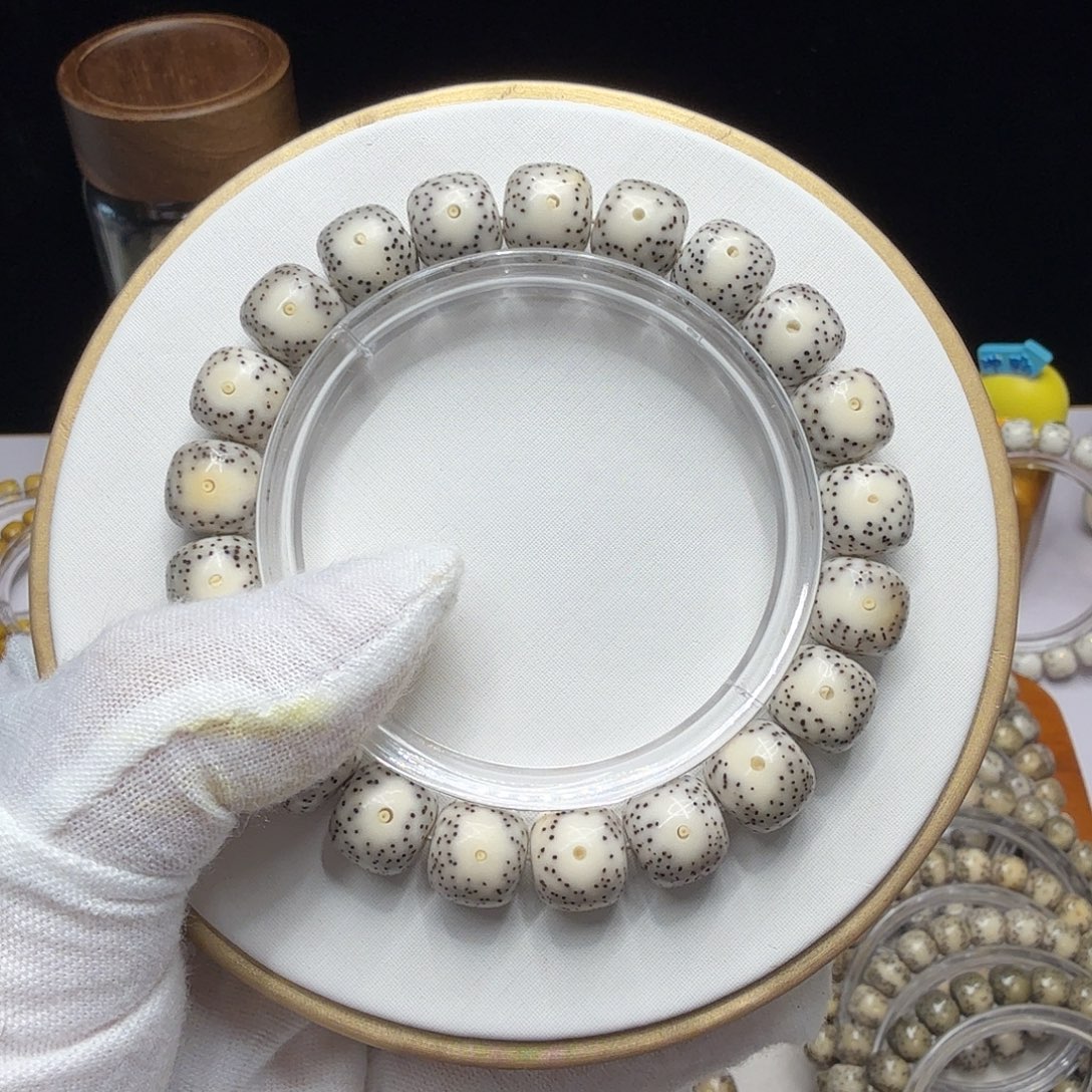 吊坠星月菩提黄金瞳大眼睛