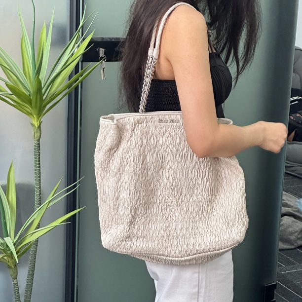 95新 MIU MIU/缪缪 缪缪miumiu白银软皮托特包单肩包双肩带