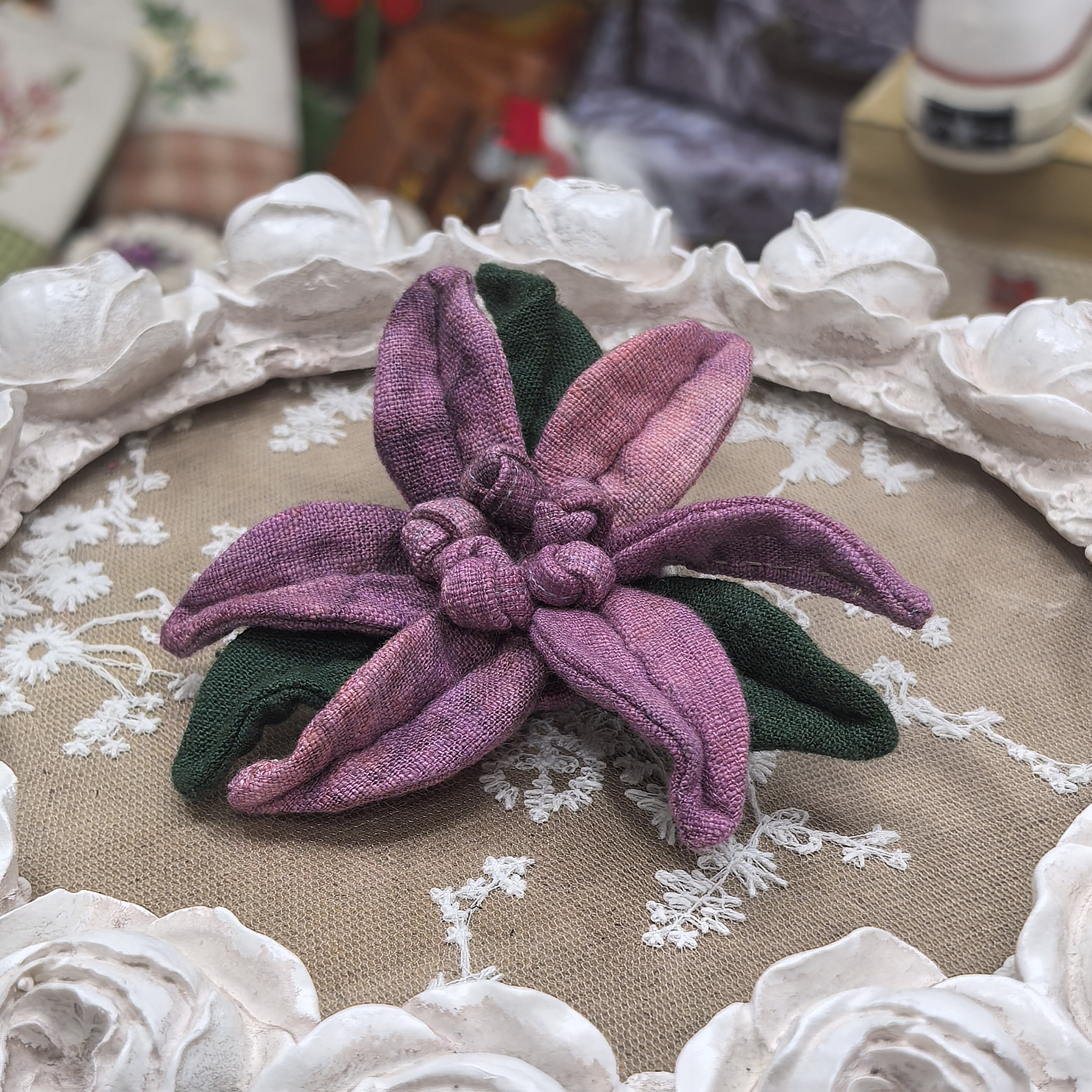 合金布艺胸针 手工百合花胸针拼色扎染植物染色刺绣原创设计配饰