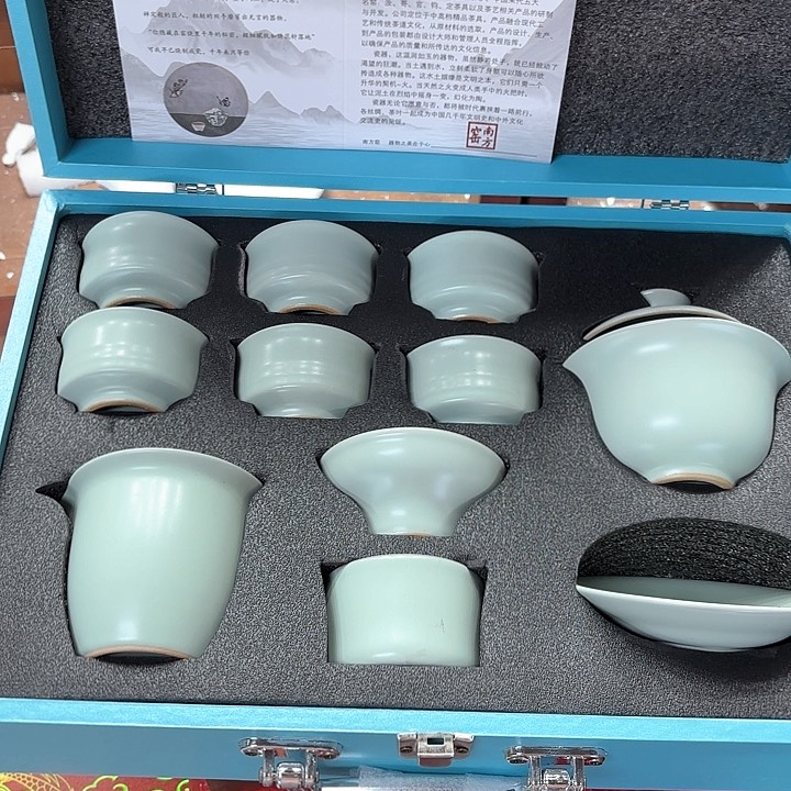 孤品茶具套装等。      