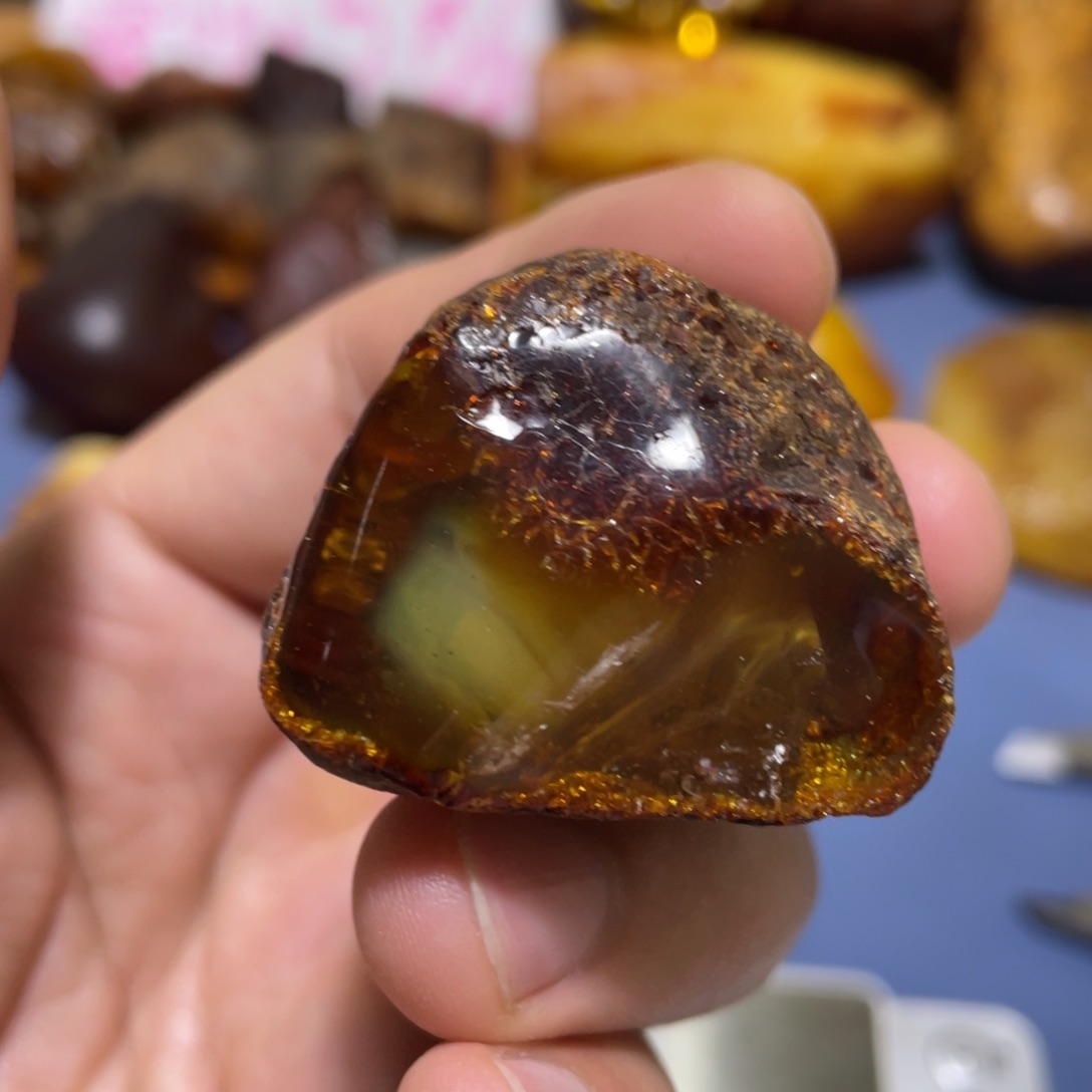 定制琥珀未镶嵌青**麟原矿