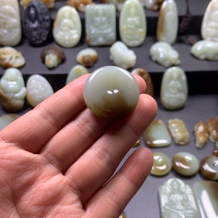 和田玉（糖玉）颈饰未镶嵌