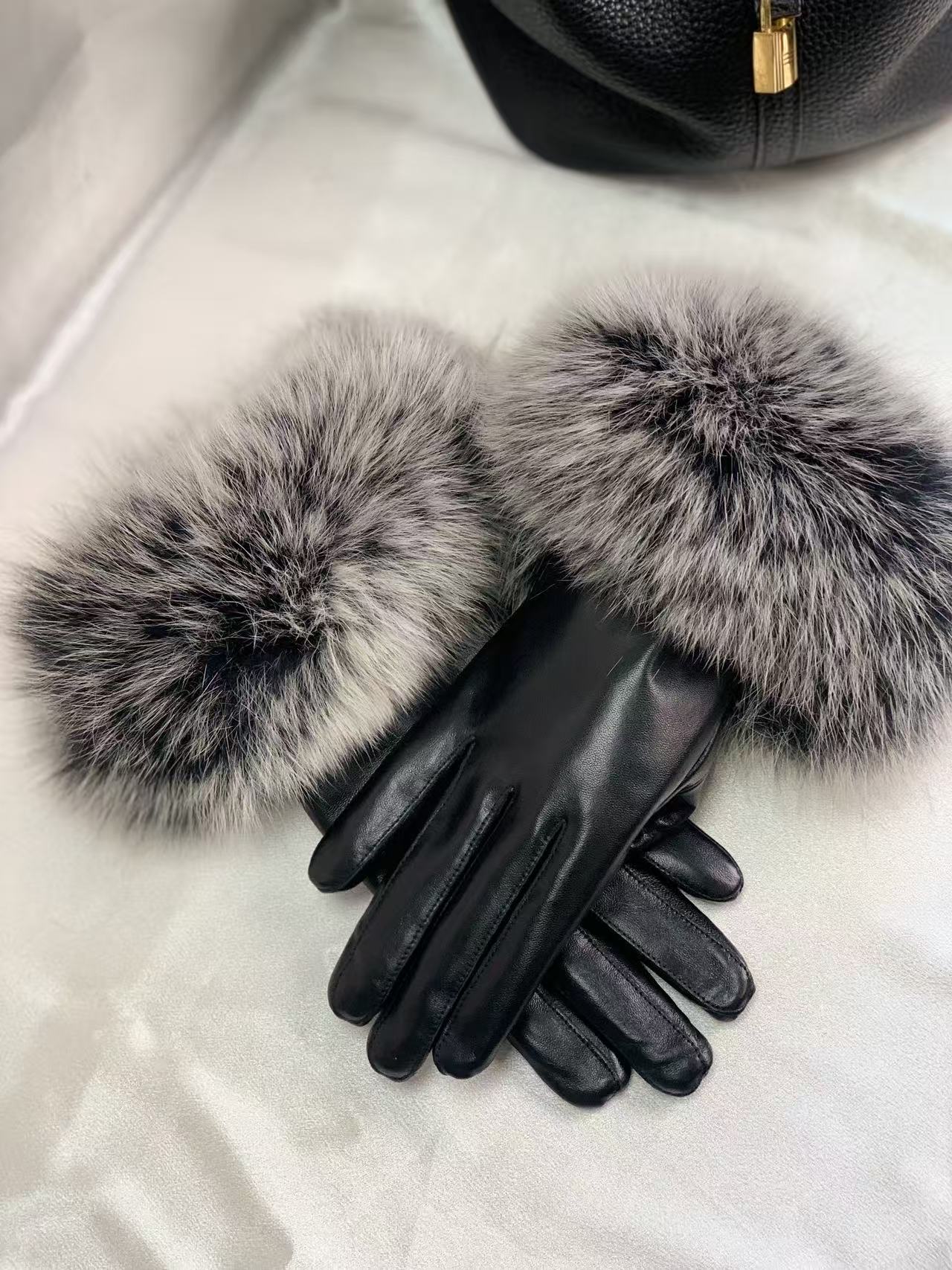 真皮女款手套狐狸毛加绒全掌触屏时尚通勤保暖
