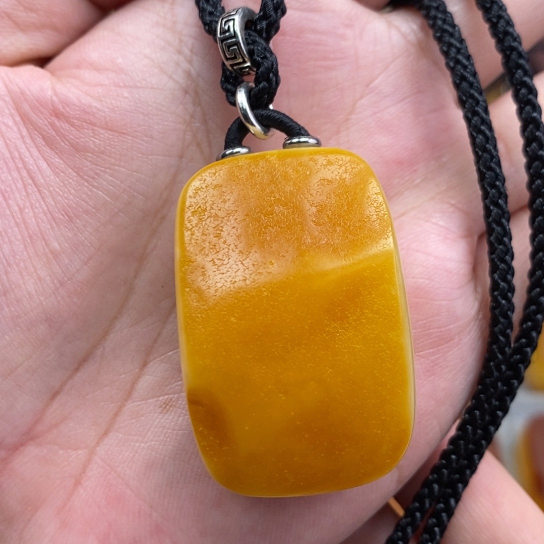 琥珀吊坠(赠链)未镶嵌