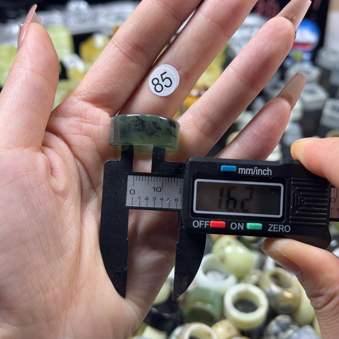 蛇纹石玉未镶嵌戒指