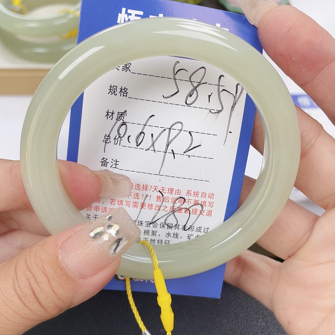 和田玉未镶嵌手镯