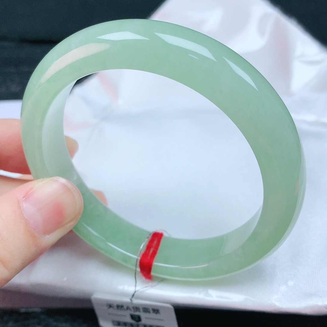 翡翠手镯未镶嵌57圈