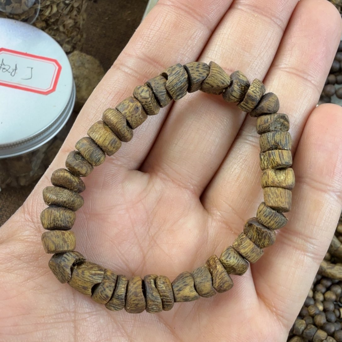 沉香沉香碎屑奇楠沉香乌身圆叶品种随型包壳单圈7克加